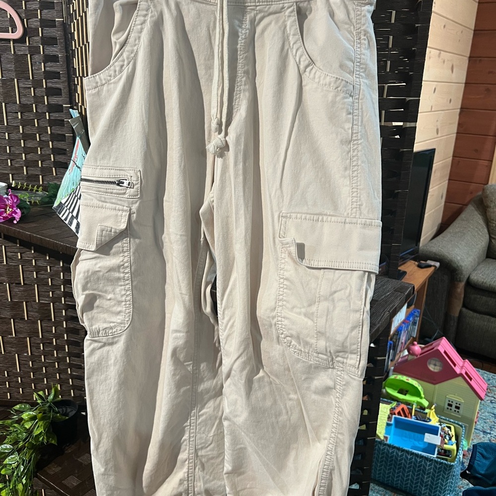 Hollister Women's Cream Cargo Pants